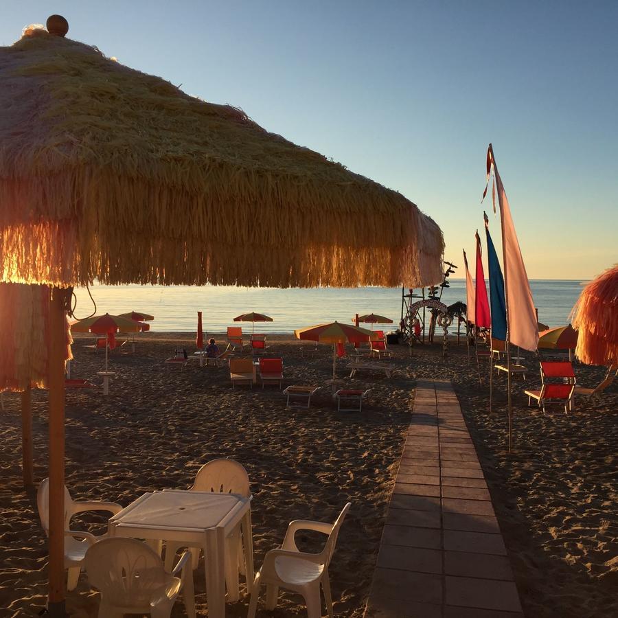 פסקיצ'י Max Luxury Suite - Servizio Spiaggia Inclusa מראה חיצוני תמונה
